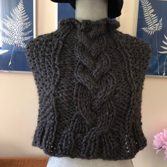 Bohemian Chunky Knit Poncho Charcoal Gray Wool Blend Capelet Aran Braided Cable - Picture 4 of 8